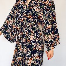 KIMONO MAXI CZARNE KWIATY, DŁUGI LEKKI SZLAFROK DAMSKI, ZWIEWNY SZLAFROK DO KOSTEK, BOHO KIMONO W KWIATY