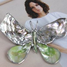 Broszko - wisior: Motyl z tęczową muszlą