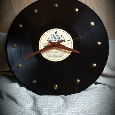 Muzyczny zegar winyl z brązowymi wskazówkami, prawdziwa płyta winylowa