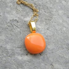 Mleczna pomarańcza w złocie - krótki naszyjnik