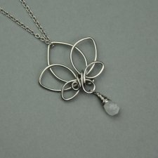Wisiorek kwiat lotosu kamień księżycowy, wire wrapping, stal chirurgiczna