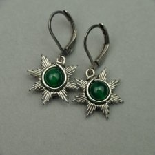 Małe kolczyki słoneczka zielony onyks, wire wrapping, stal chirurgiczna