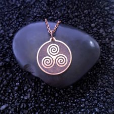 Wisiorek Triskelion, pogański symbol Triskelion w miedzi, medalion miedziany z symbolem Triskelion