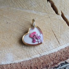 Złota zawieszka serce złoty wisiorek serduszko naszyjnik suszone kwiaty żywica naturalna biżuteria transparentne różowe