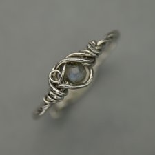 Pierścionek regulowany labradoryt, wire wrapping, stal chirurgiczna