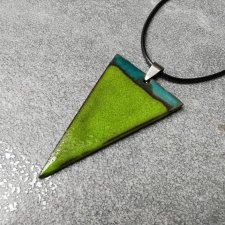 Naszyjnik ceramiczny zielony trójkąt