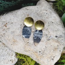 Drewniane wiszące kolczyki z żywicą / #00460