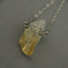 Naszyjnik Talizman z surowym cytrynem, stal chirurgiczna, cytryn wire wrapping