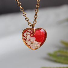 Złota zawieszka czerwone serce złoty wisiorek serduszko naszyjnik suszone kwiaty żywica naturalna biżuteria