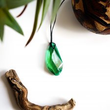 Zielony wisiorek duży kryształ z żywicy epoksydowej 4,5 x 2,3 cm handmade