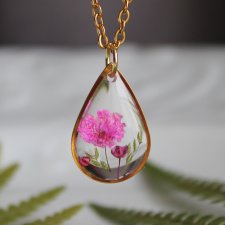 Złota zawieszka złoty wisiorek naszyjnik z suszonymi kwiatami prezent dla niej żywica vintage retro łezka łza różowa różowe