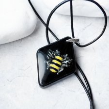 UNIKATOWY NASZYJNIK Z ŻYWICY pszczoła na rzemyku