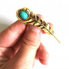 Broszka złote pióro