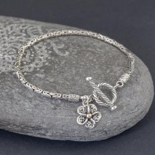 Srebrna bransoletka z kwiatkiem frangipani