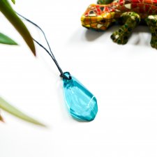 Błękitny wisiorek w kształcie kryształu handmade jasny kryształ 4,5 cm