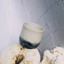 MAŁA CERAMICZNA CZARKA DO ESPRESSO w woreczku jutowym na prezent DEKORACYJNE NACZYNIA W STYLU LOFT ceramika GAIA