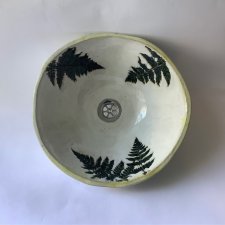 Ceramiczna ręcznie robiona biała umywalka z paprociami