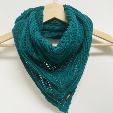 Chusta szydełkowa szmaragdowa apaszka handmade