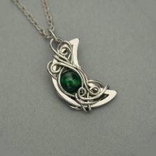 Wisiorek księżyc onyks zielony, półksiężyc, wire wrapping, stal chirurgiczna,