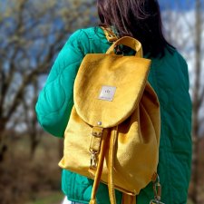 Welurowy plecak z klapką Yellow