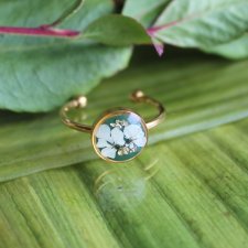 Złoty pierścionek suszone kwiaty żywica epoksydowa z suszonymi kwiatami kwiat zielone oczko