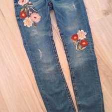 Spodnie Zara z haftem, rozmiar S, jeans