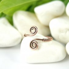 Minimalistyczny pierścionek z miedzi