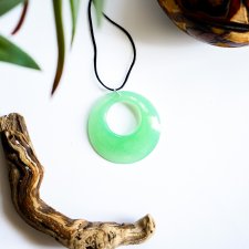 Okrągły, zielony wisiorek świecący w ciemności i UV handmade 3,9 cm