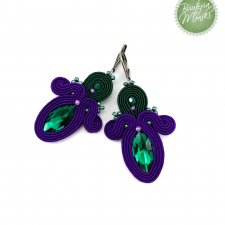 Kolczyki sutasz w kolorze butelkowej zieleni i fioletu.