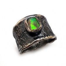 OPAL W SZEROKIEJ OBRĄCZCE