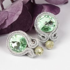Małe srebrne kolczyki-sztyfty sutasz z zielonymi kryształami Swarovskiego - Basic Chrysolite
