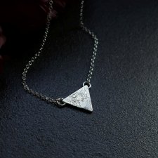 Naszyjnik trójkąt surowy srebro 925