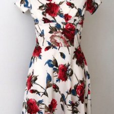 Sukienka  w róże  36