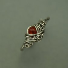 Mini pierścionek regulowany czerwony agat, wire wrapping, stal chirurgiczna