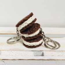 Breloczek zawieszka szydełkowe ciastko oreo