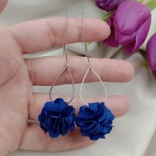 Niebieskie kolczyki kwiaty, klipsy kwiaty, kolczyki kobaltowe, biżuteria na komunię