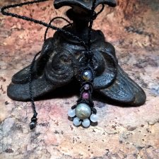 KRÓLICZA ŁAPKA vegan amulet na szczęście naszyjnik męski talizman Labradoryt Ametyst Turmalin ~ delfina dolls mikromakrama