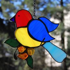 Ptak, niebiesko-żółty ptaszek, witraż Tiffany z bursztynem, bursztyn bałtycki