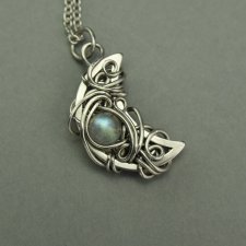 Wisiorek księżyc z labradorytem, półksiężyc, wire wrapping, stal chirurgiczna, unikatowy, lunula, labradoryt