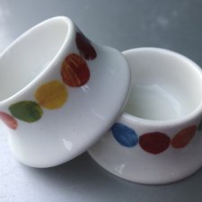 Portmerion - dwa kieliszki na jajko - The World of ERIC CARLE - kolekcjonersk i użytkowa wysokiej jakości kolorowa porcelana