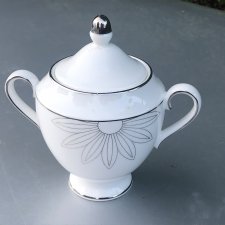 Martha Stewart  -  elegancka  niespotykana cukiernica szlachetnie porcelanowa