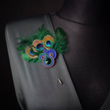 Peacock eye- broszka soutache z piórkami