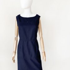 Klasyczna wełniana sukienka midi vintage minimalizm