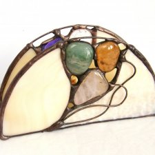 Witrażowy serwetnik beżowy z różnymi kamieniami