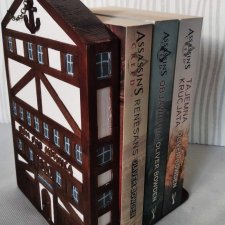 Dom pod kotwicą - podpórka do książek.