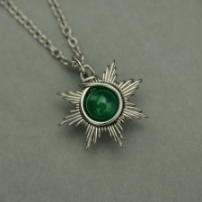 Mały wisiorek słoneczko zielony onyks, wire wrapping, stal chirurgiczna, słońce