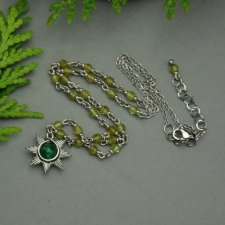 Krótki naszyjnik słoneczko zielony onyks i perydot, wire wrapping, stal chirurgiczna, słońce