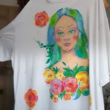 Artystyczna koszulka, idealna na prezent, kobieca, wysokoenergetyczna, unikatowa, jedyna i oryginalna, kobieca twarz, kolorowa