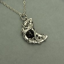 Wisiorek księżyc obsydian, półksiężyc, wire wrapping, stal chirurgiczna, unikatowy, lunula