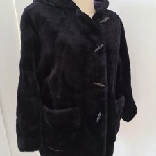 Czarna kurtka z "futerka" z kapturem i kieszeniami St. Bernard, rozmiar S/M